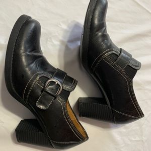 Black Naturalizer heels with buckle design, size 9